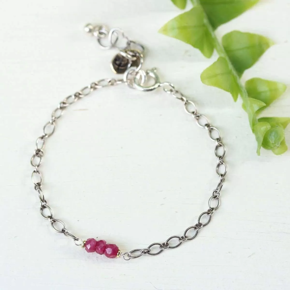 Beads bracelet with oxidized sterling silver oval link chain