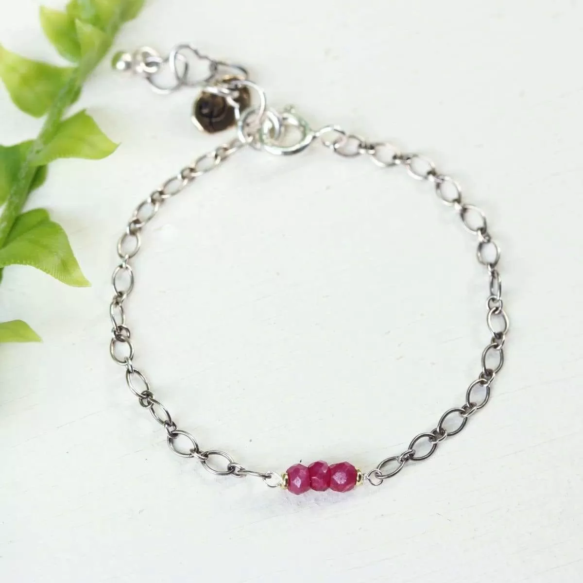 Beads bracelet with oxidized sterling silver oval link chain