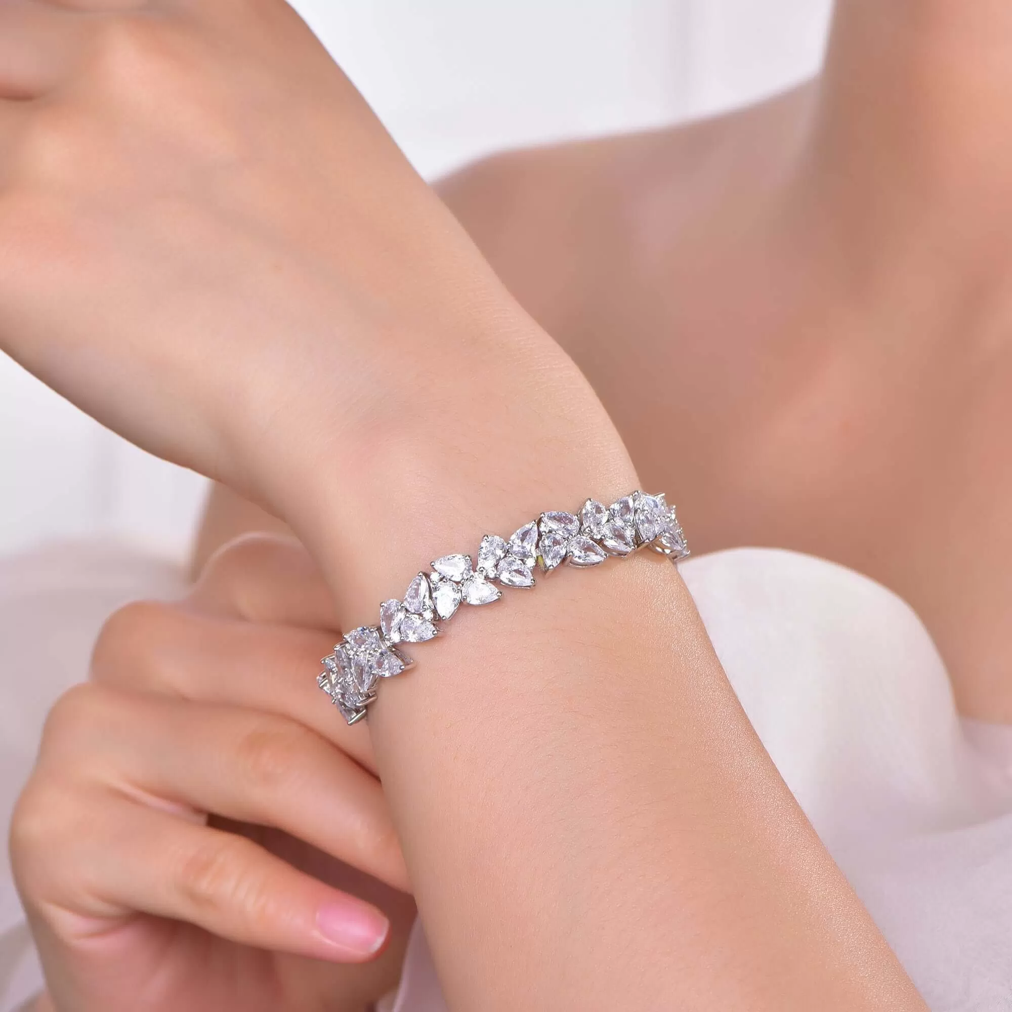 Elegant Marquise Leaf Cubic Zirconia Chain Bracelet