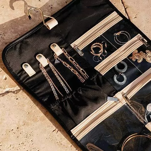 The Hanging Jewelry Case in Black